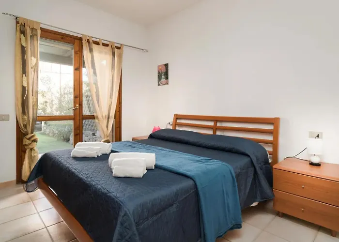 Ferienhaus A Schiera 750m 600m Centro Budoni